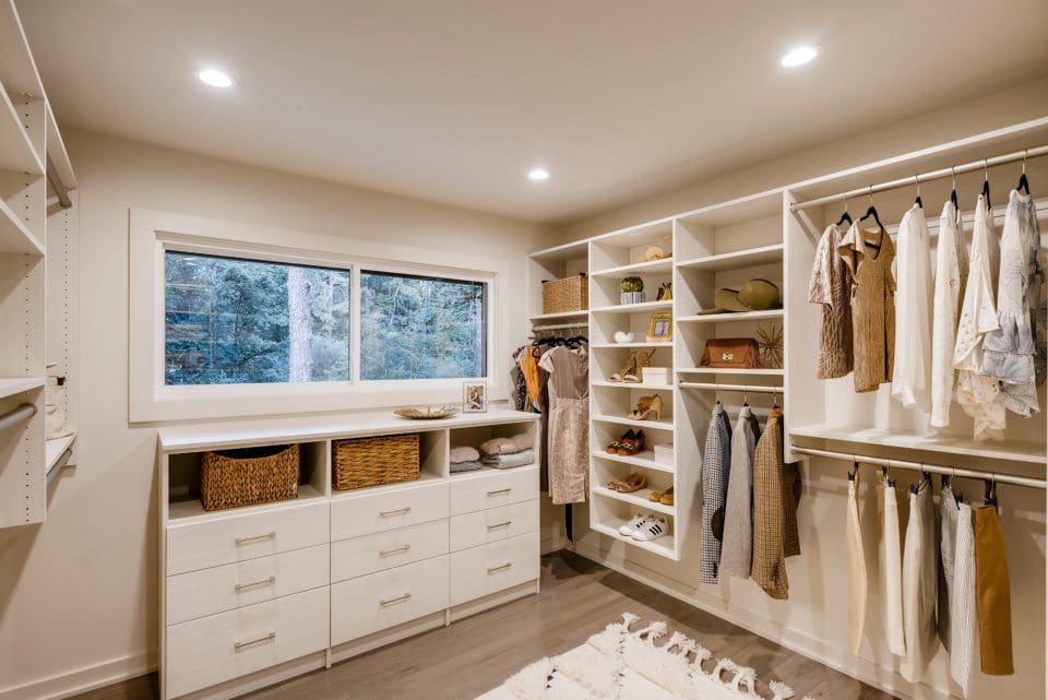 SSC 2561 Leslie Dr NE Atlanta GA print 046 025 Master Bedroom Closet 3600x2403 300dpi 960x641 1